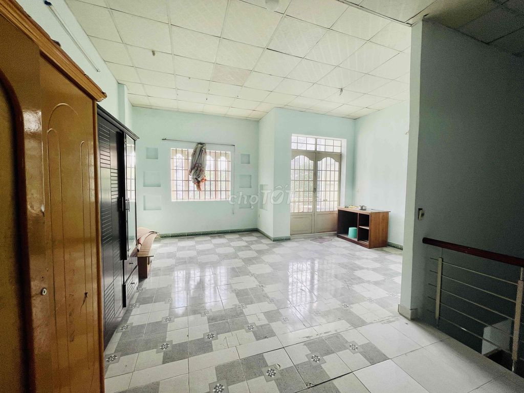 Two floors of freshness 150 meters of floor, front of Mat Park.