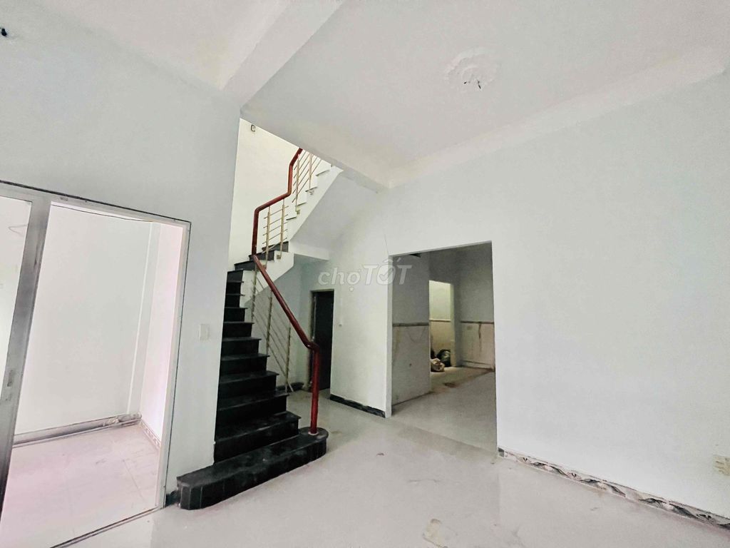 Two floors of freshness 150 meters of floor, front of Mat Park.