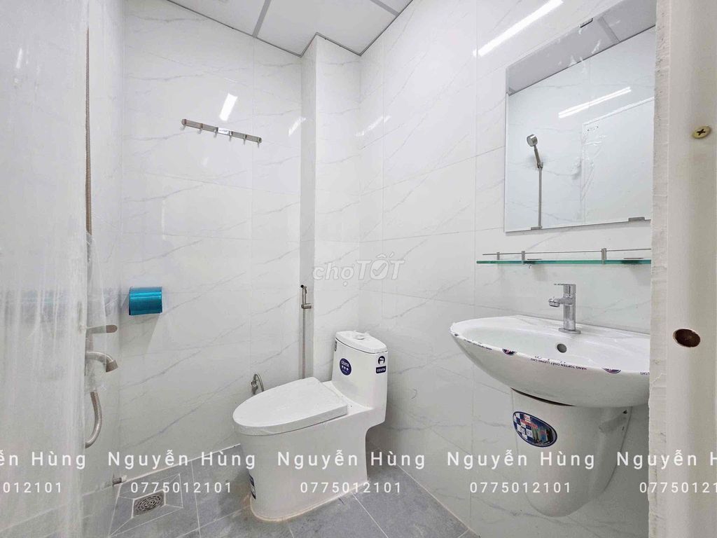 The studio is super cheap. It's a downtown Nguyễn Tất Thành.