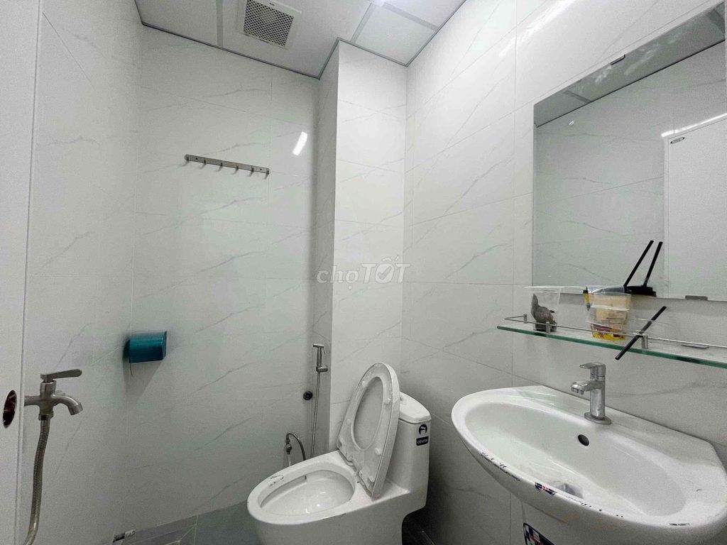 Rent a new studio right here at the center of Nguyễn Tất Thành.