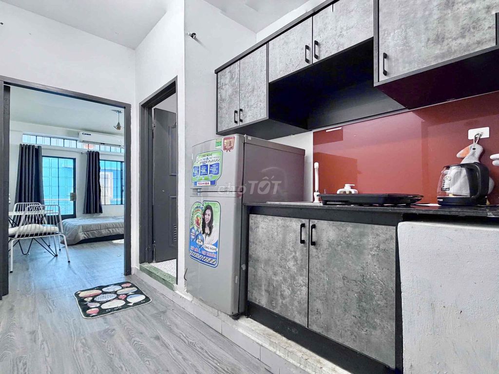 New studio, super open balcony near the institute.