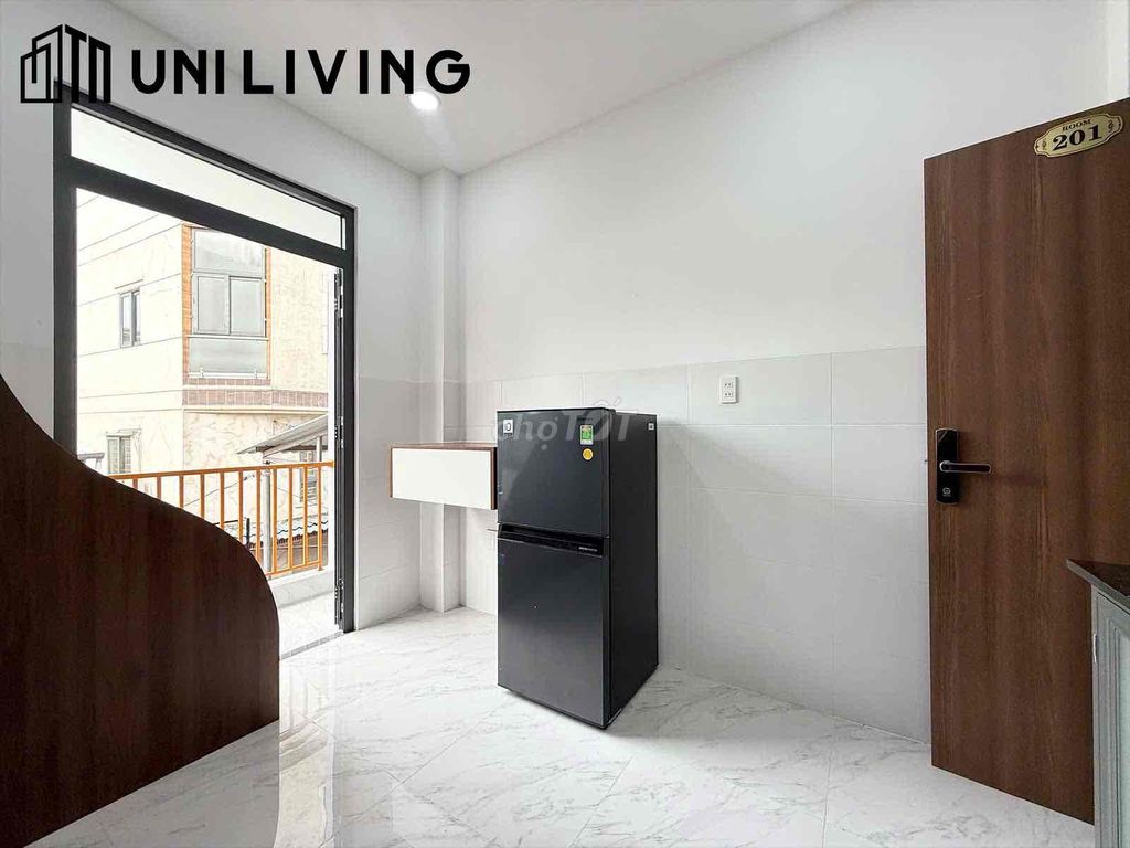 Opening the modern apartment at the green line.