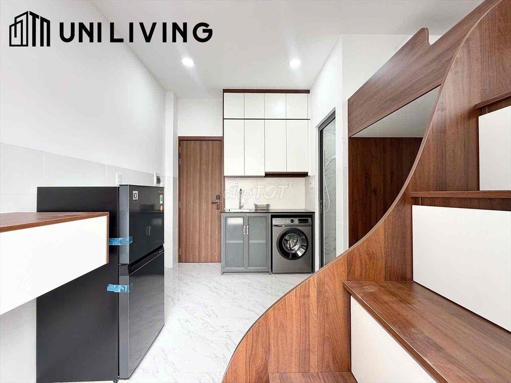 Opening the modern apartment at the green line.