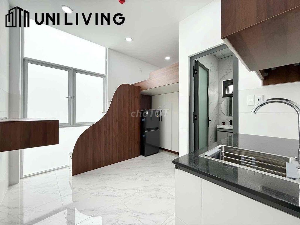Opening the modern apartment at the green line.