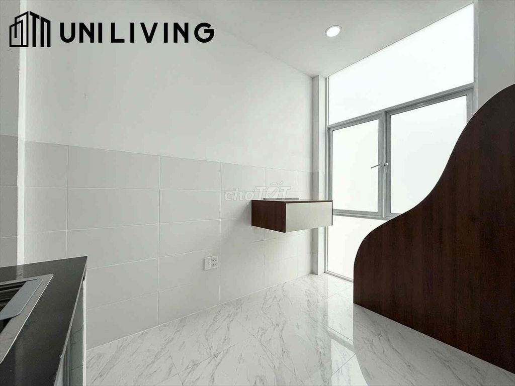 Opening the modern apartment at the green line.