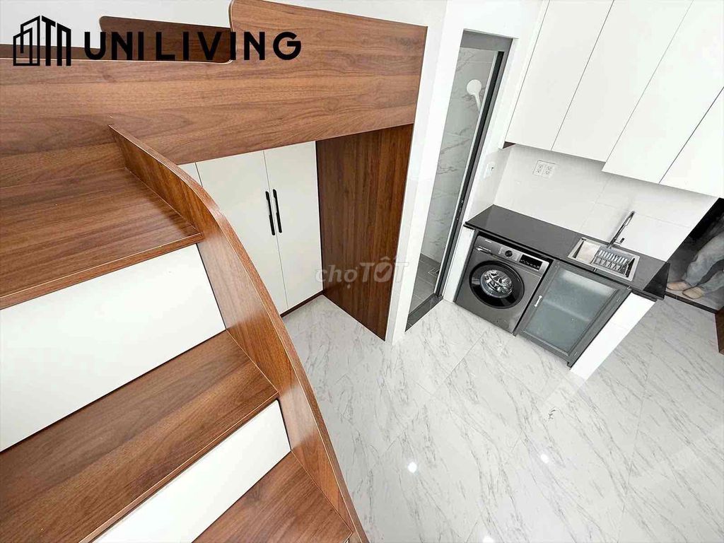 Opening the modern apartment at the green line.