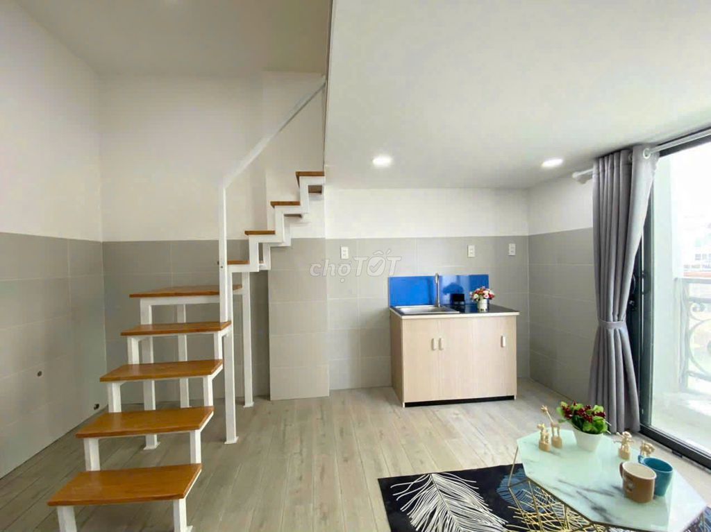 The balcony apartment is full of furniture right here at Nguyễn Duy Trinh District 2.