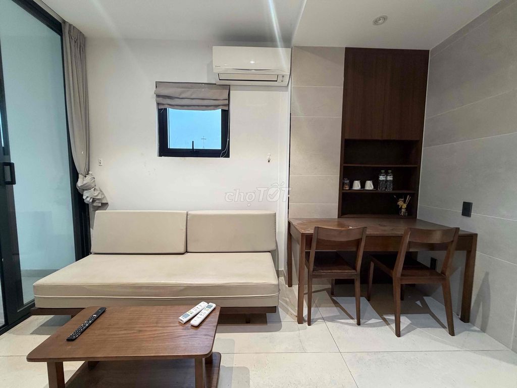 The new service apartment is 100%, the Home of Seven, near Tân Định Church.