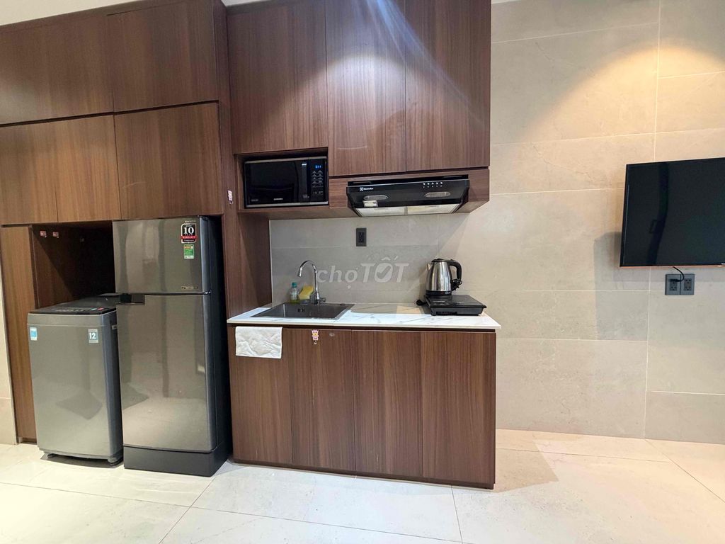 The new service apartment is 100%, the Home of Seven, near Tân Định Church.