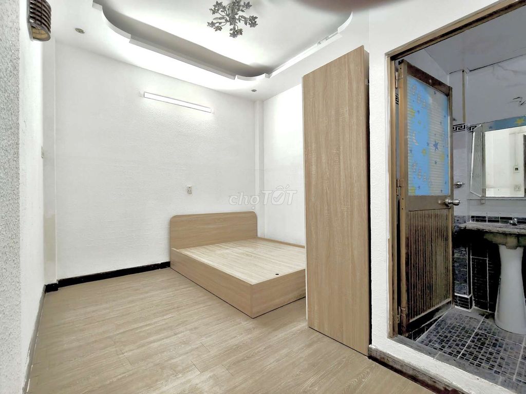 Rent the Guardian right on the way to the United States of America. It's near 9 View.