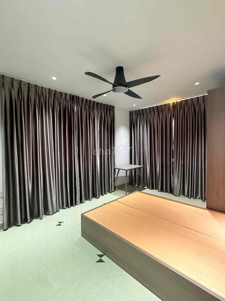 Rent the middle house painting 16 X18 M 5 toilets plus 5 bedrooms 45 million a month.