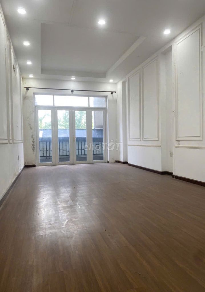 Trần Hưng Đạo Front House 2D, area 4 m x 20 meters, 1 ground 3 floors