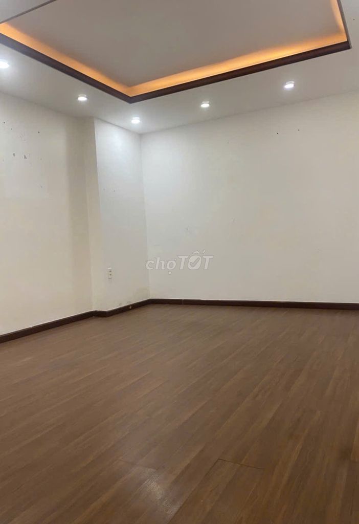 Trần Hưng Đạo Front House 2D, area 4 m x 20 meters, 1 ground 3 floors