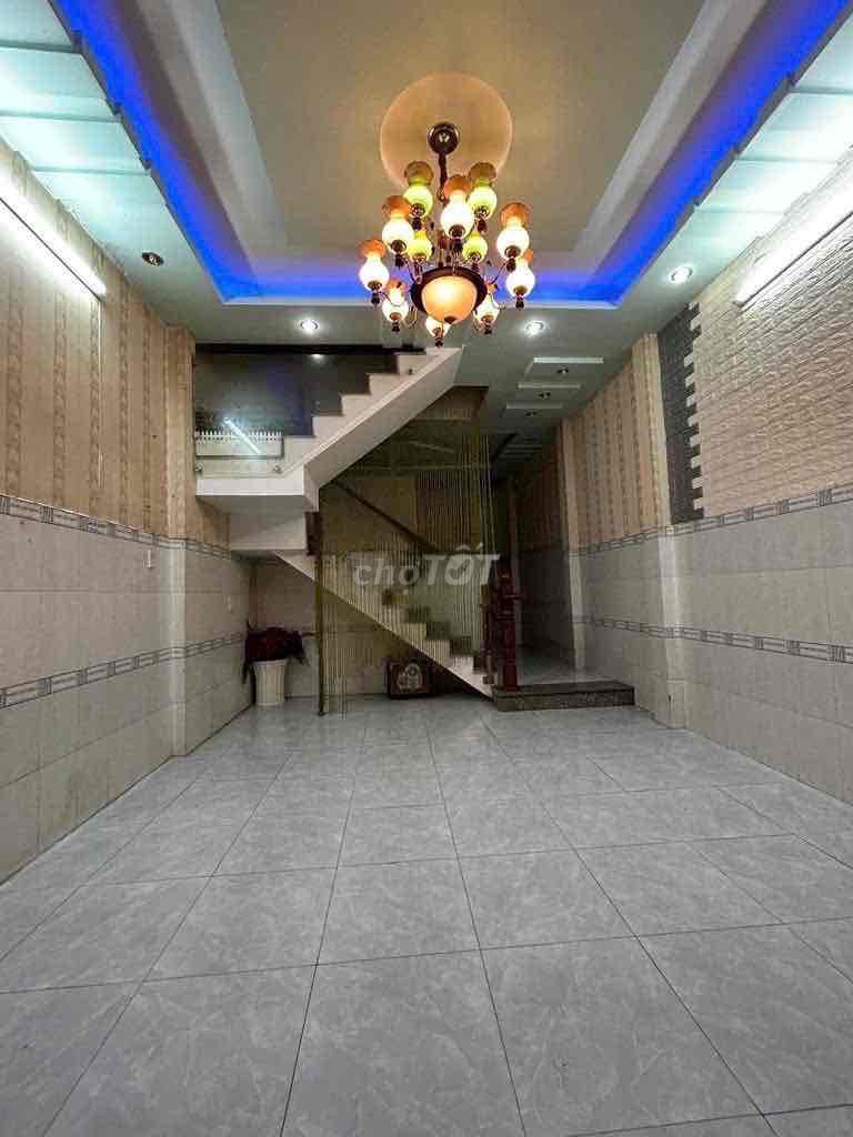 411 meters root two bedrooms, two toilets, and three-to-one head of the house.