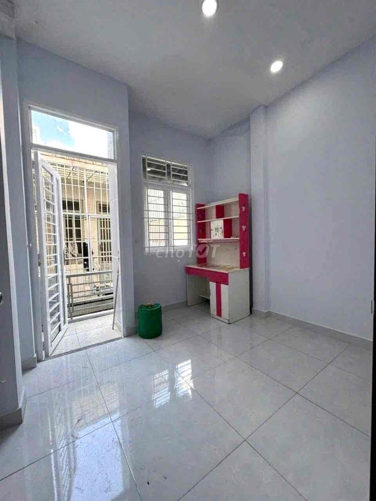 It's extremely rare to rent a two-story original.