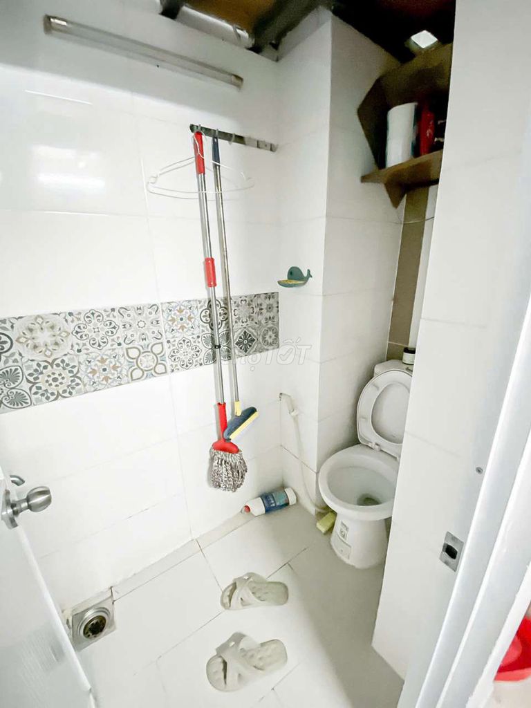 The underprivileged boarding room near the University of ufme and District 7's export site.