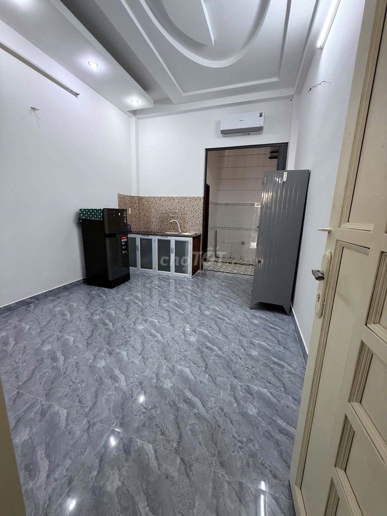 New motel room, Quang Trung.
