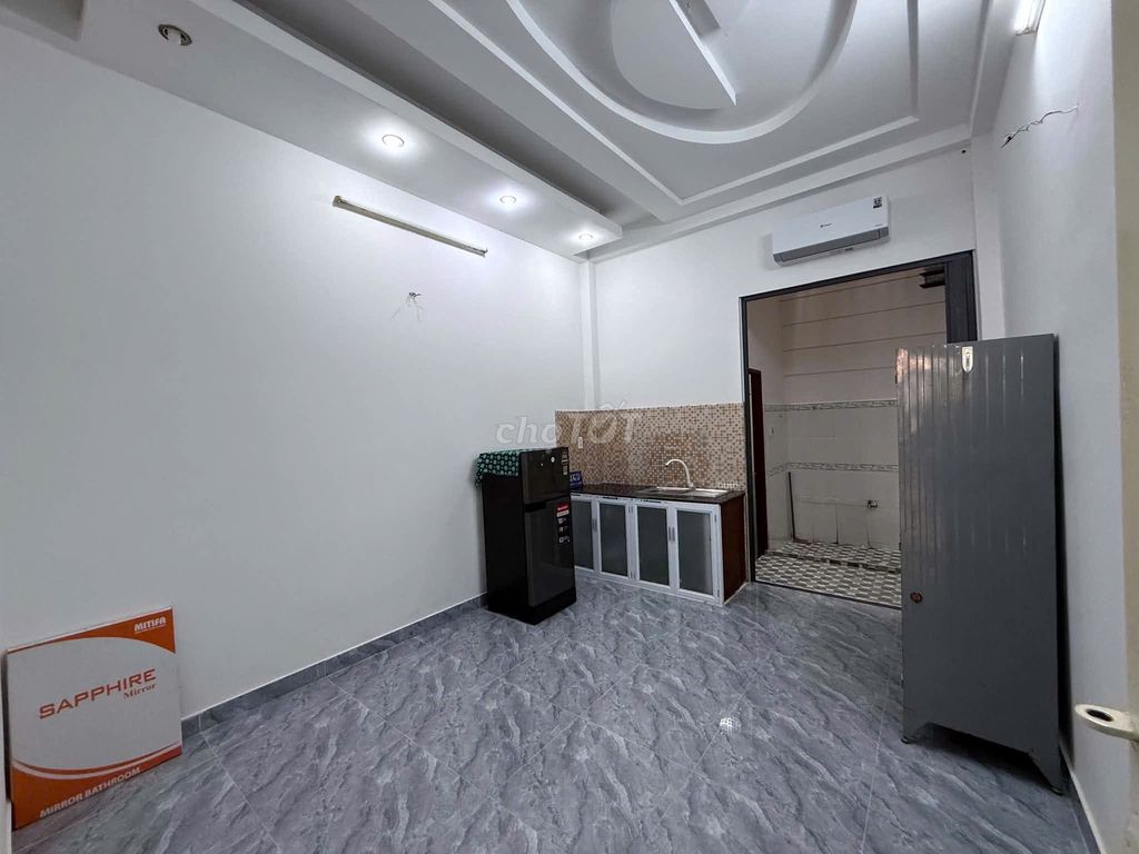 New motel room, Quang Trung.