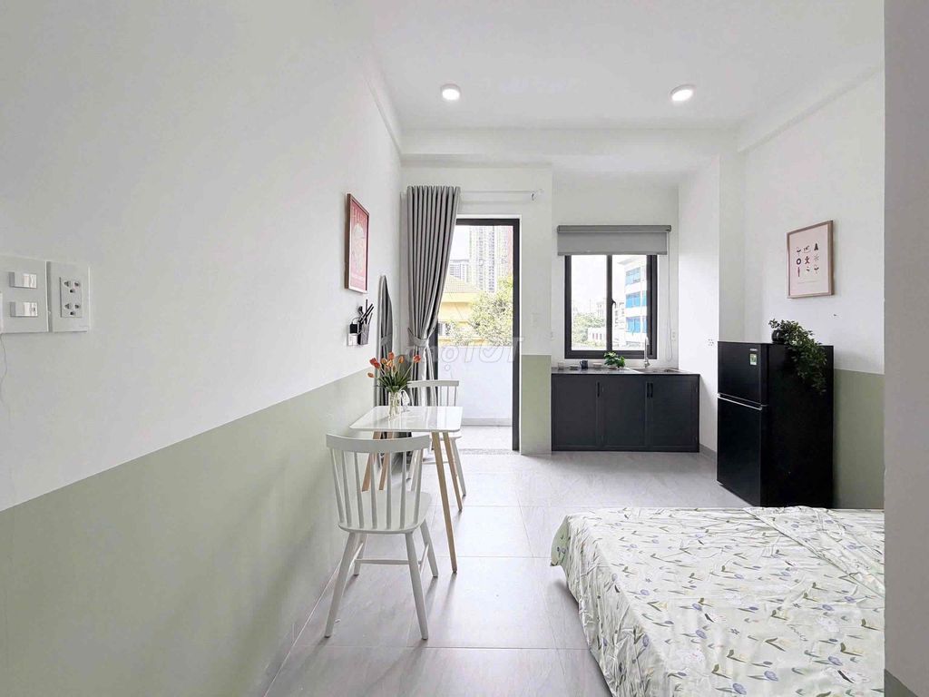 Rent the balcony studio on the diamond island.