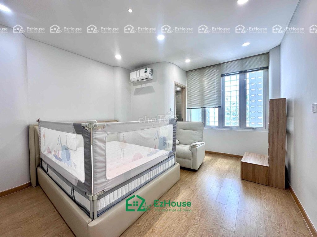 The window studio is Võ Thị Đặng.