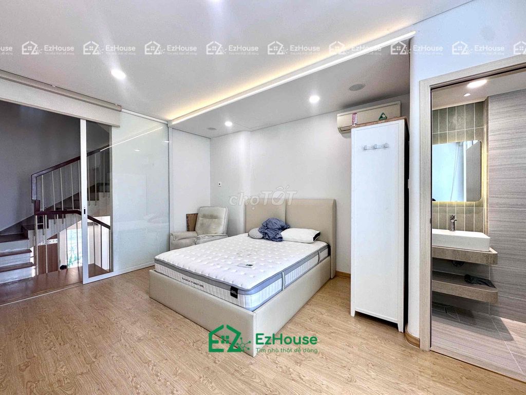 The window studio is Võ Thị Đặng.