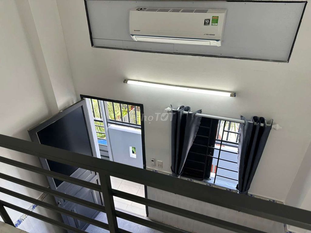 The entire interior room has its own balcony near tdtu University, U.S. District 7