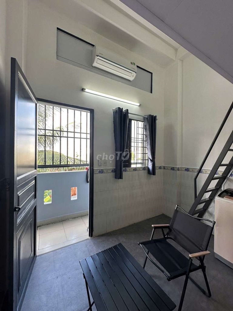The entire interior room has its own balcony near tdtu University, U.S. District 7