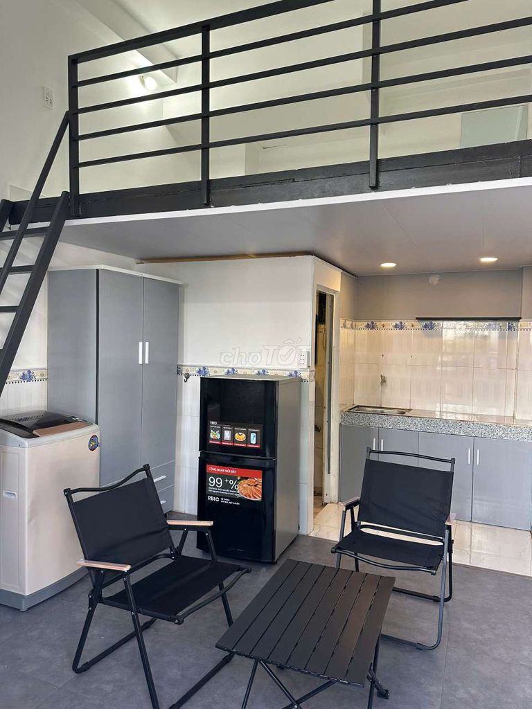 The entire interior room has its own balcony near tdtu University, U.S. District 7