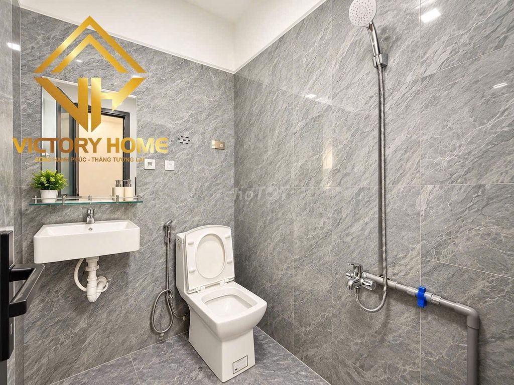 The new room-the elevator- Full interior near Lang University.