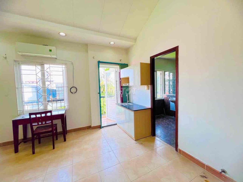 Room 70 meters 2 service room 2 bedroom 1 balcony deck yard 2 right here in Gimboall Place bs
