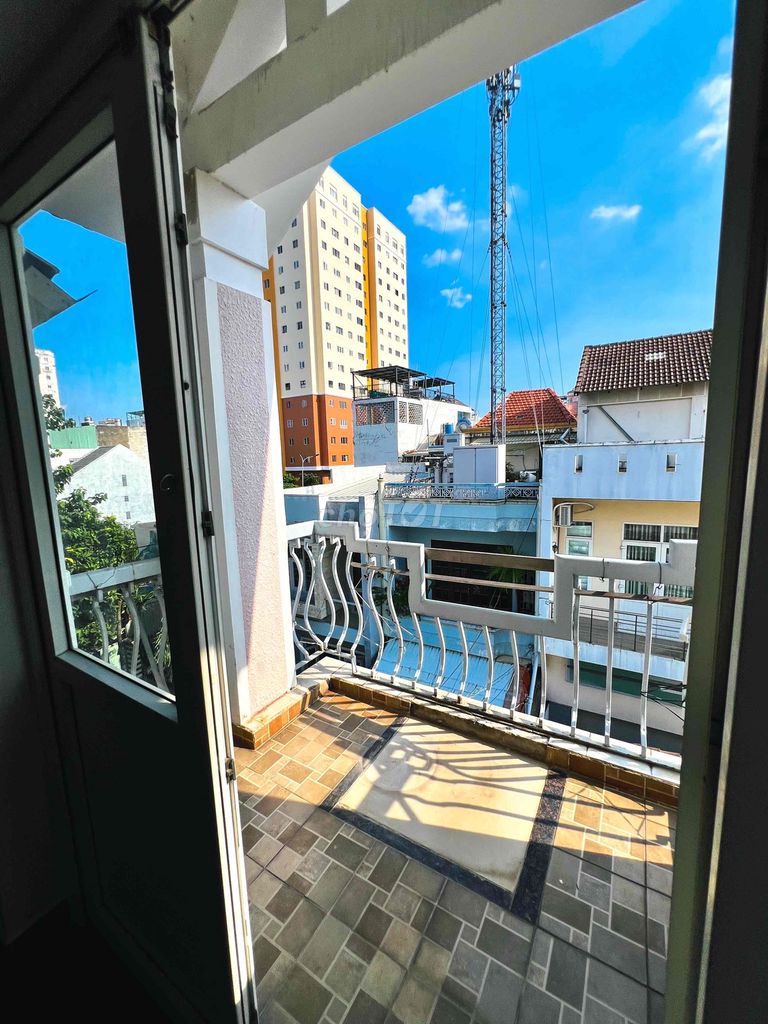 Room 70 meters 2 service room 2 bedroom 1 balcony deck yard 2 right here in Gimboall Place bs