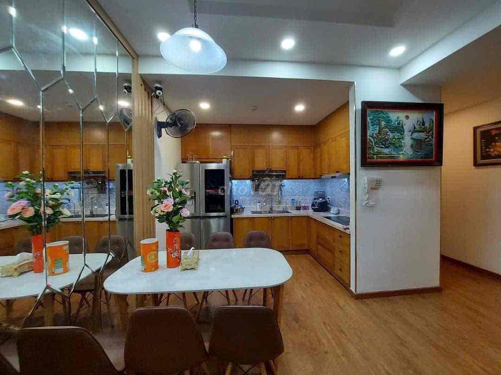 Golden Mansion building. Two bedrooms, two toilets. 119 Phổ Quang. near sb tsn