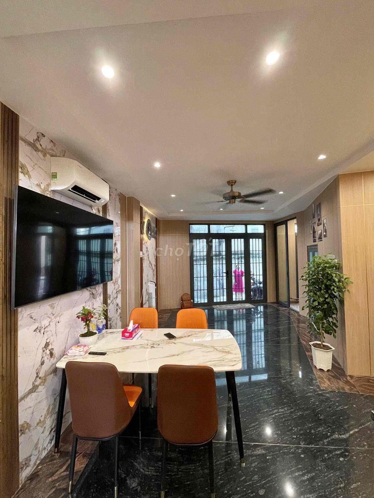 Sell the bank money - 8 rooms for rent