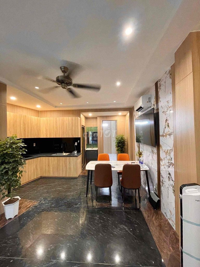 Sell the bank money - 8 rooms for rent