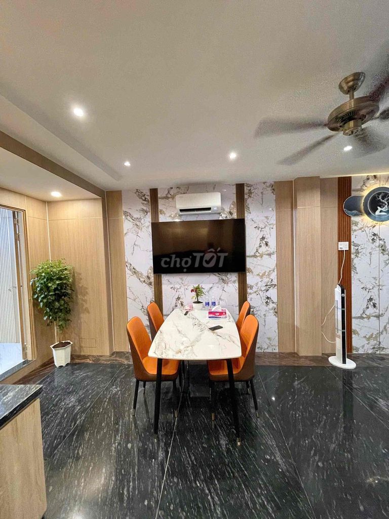 Sell the bank money - 8 rooms for rent