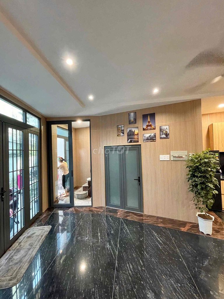 Sell the bank money - 8 rooms for rent