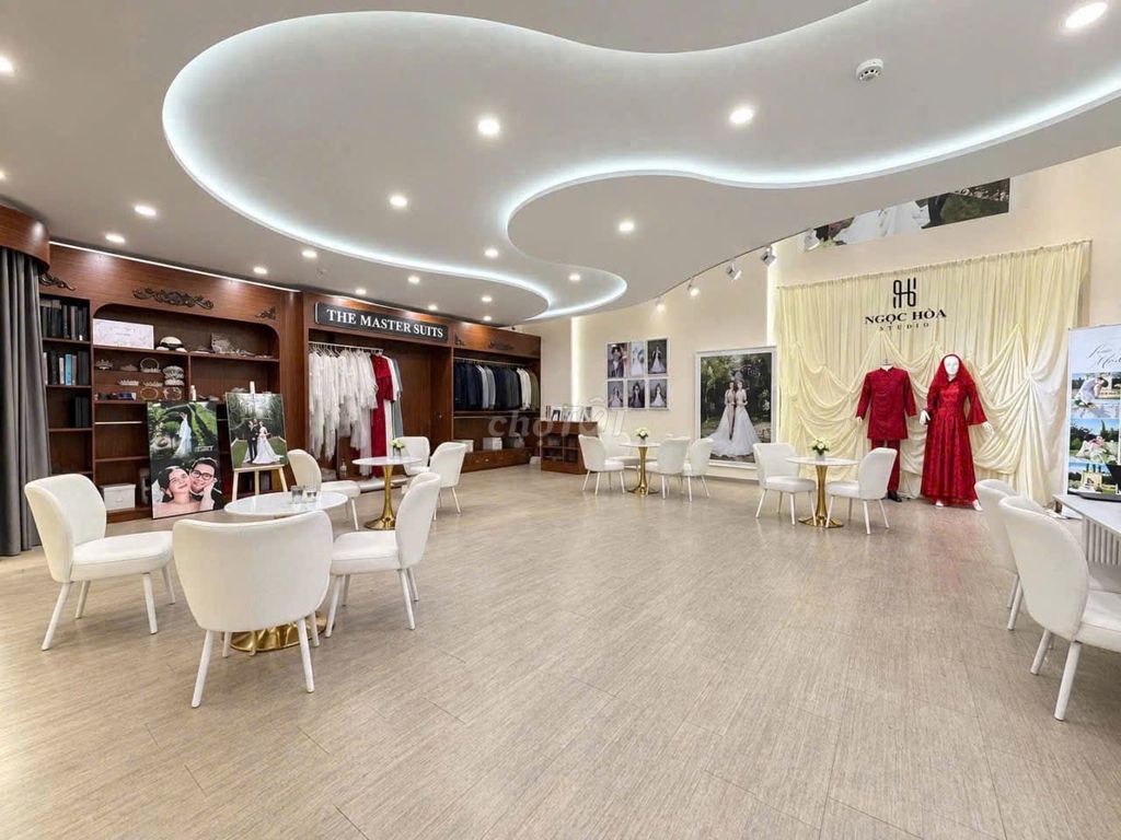 Rent 161 A Phan Đăng Lưu 10 x 18 meters, 6th floor, elevator