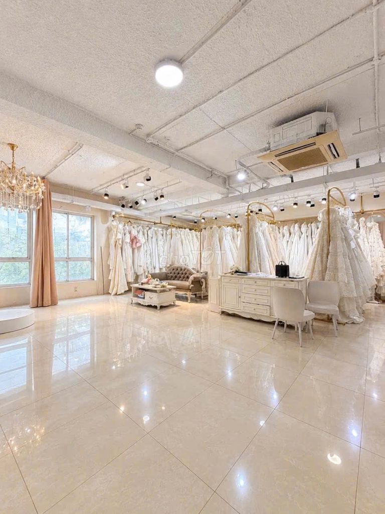 Rent 161 A Phan Đăng Lưu 10 x 18 meters, 6th floor, elevator