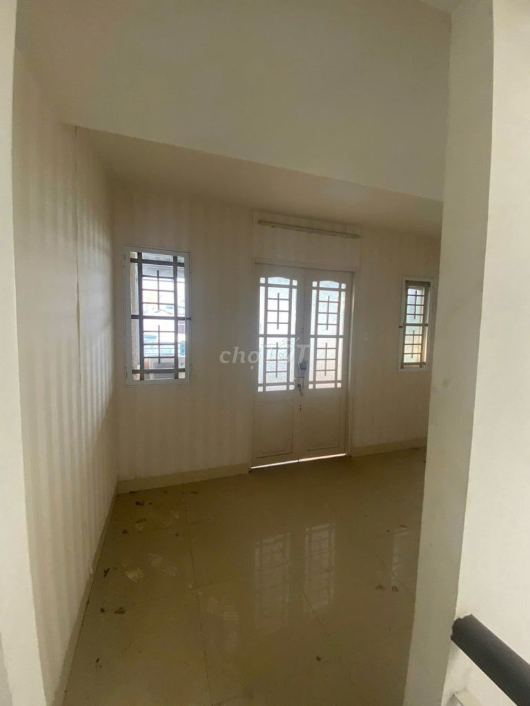 The whole building rents 416/43 B Lạc Long Quân area: 4x18 m, 4 stories.hhmg