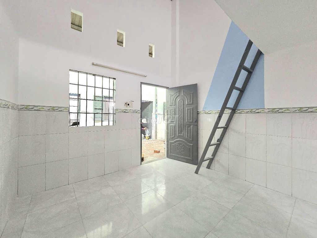 The crack room near the Linh Xuân overpass, college village.