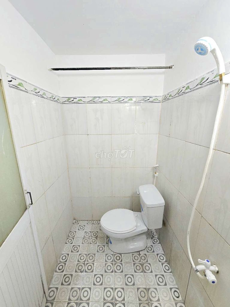 The crack room near the Linh Xuân overpass, college village.