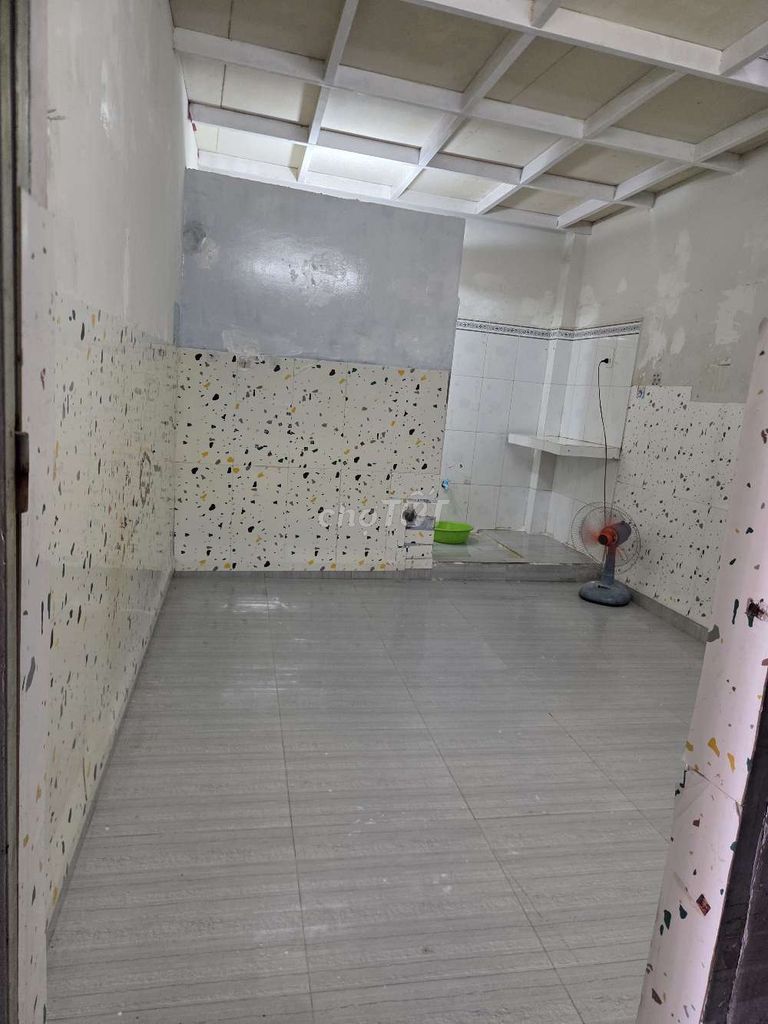 Room for Rent van three, District 7