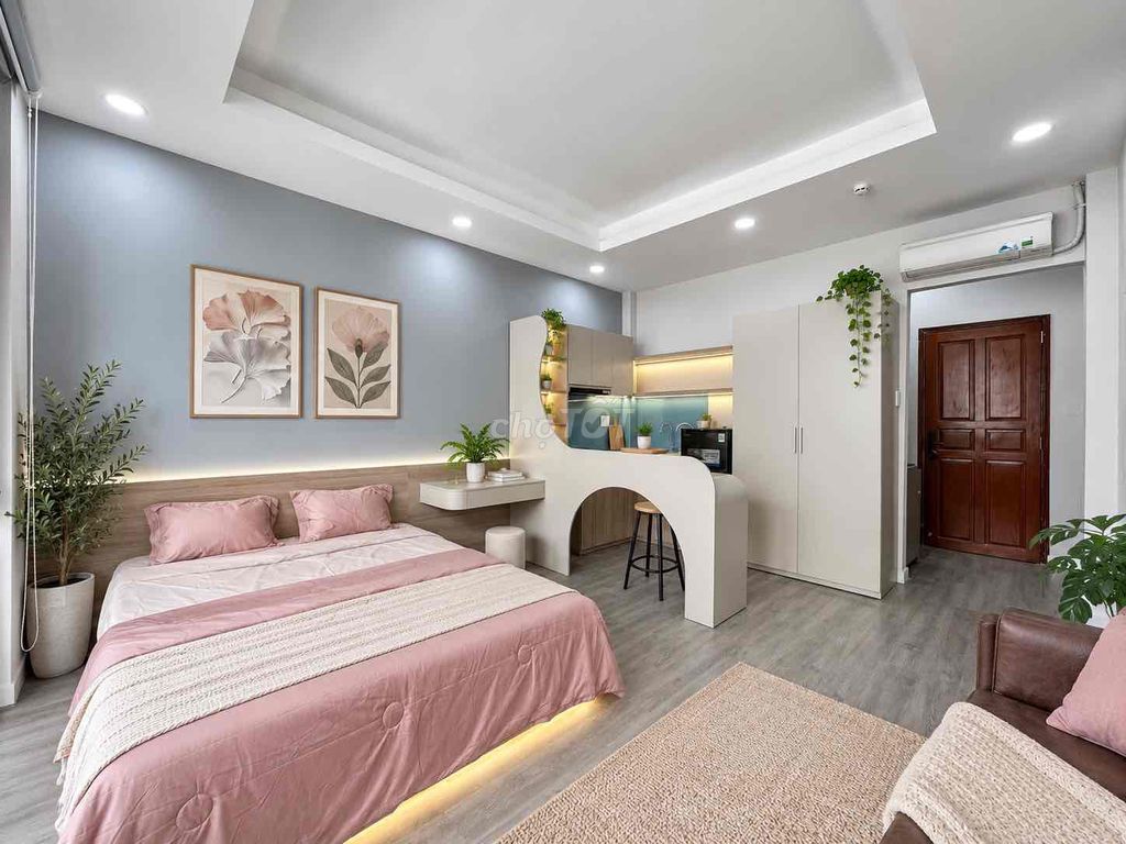 It was the owner who rented the apartment. A nice bedroom near lotte mart's market.
