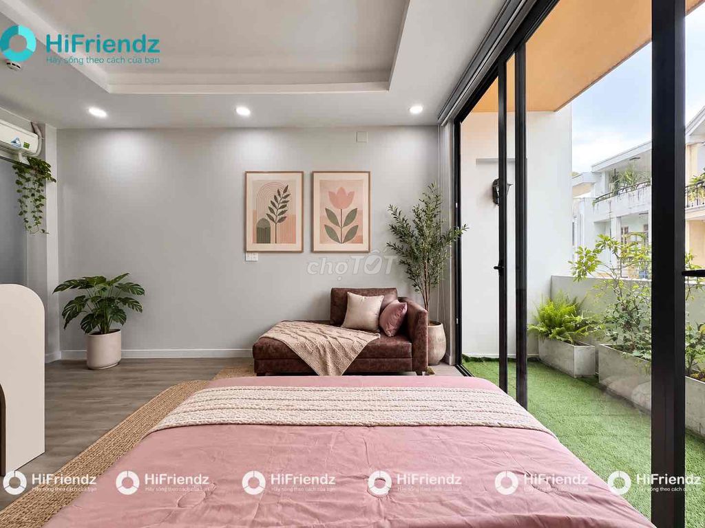 It was the owner who rented the apartment. A nice bedroom near lotte mart's market.