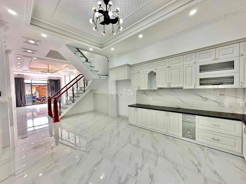 Rent a nice new house, Bình Tân District Fields.