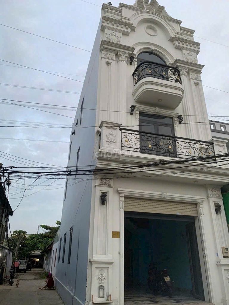 Rent an alley 738 Highway 1, area 6 x 20, nice, cheap