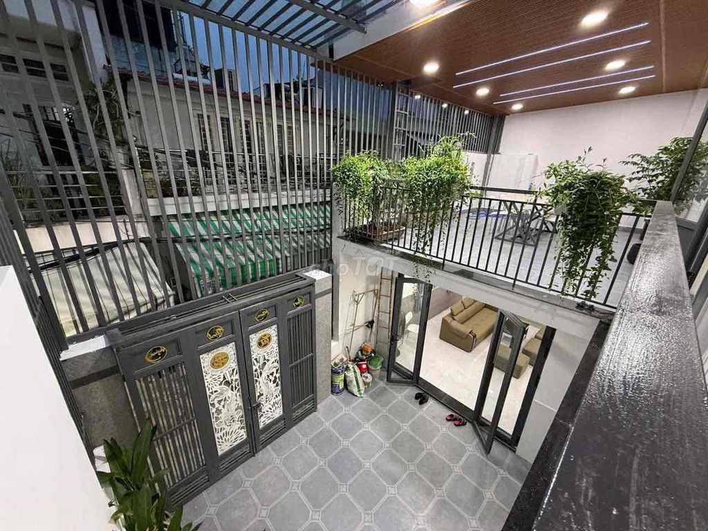 Rent a full house down on Hà Huy Giáp District 12.