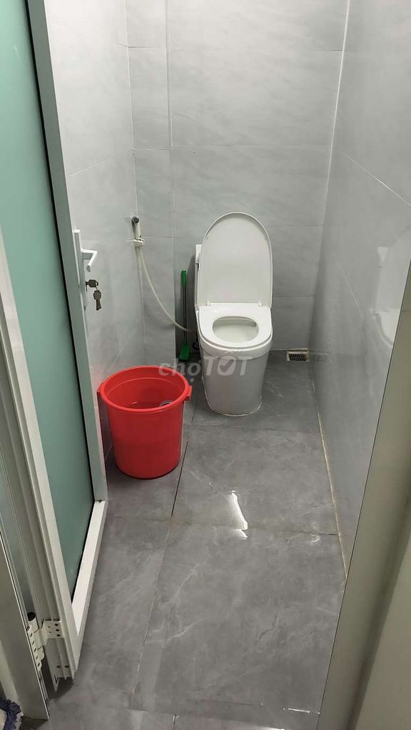 renting out his own house