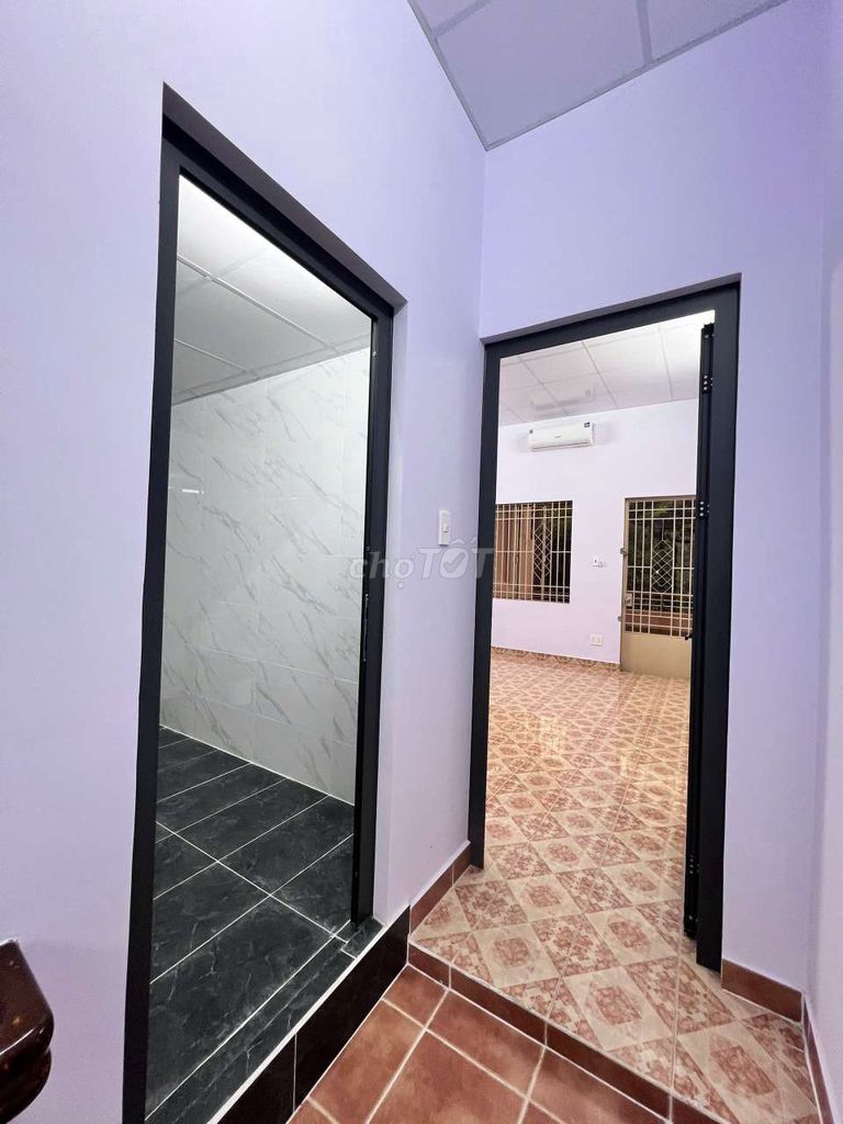 The lower floor floor floor is wide. x161-3 bedroom