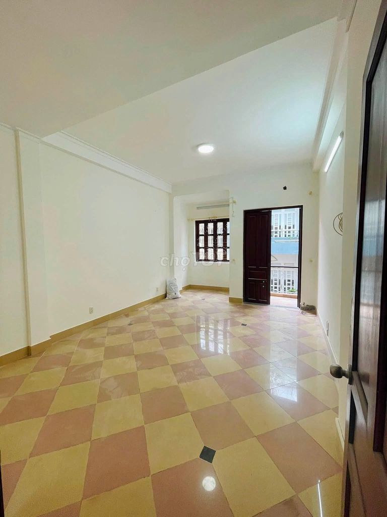The whole building is 40/3 Lữ Gia Shields of the 10th. Security zone...hhmg